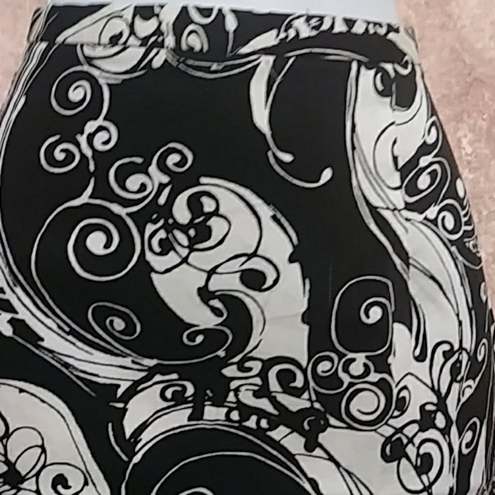 Intriguing threads - Picture 2 of 3